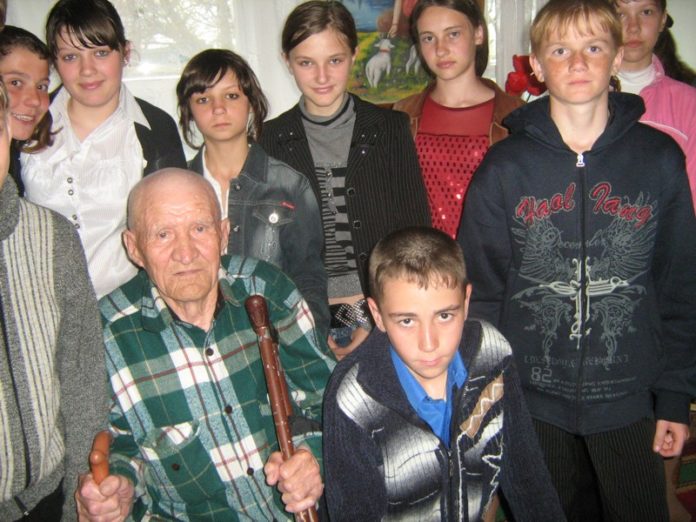 Ветеран с молодежью