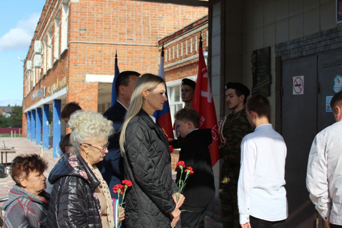 Митинг, посвящённый открытию мемориальной доски выпускнику школы |  09.10.2023 | Старощербиновская - БезФормата